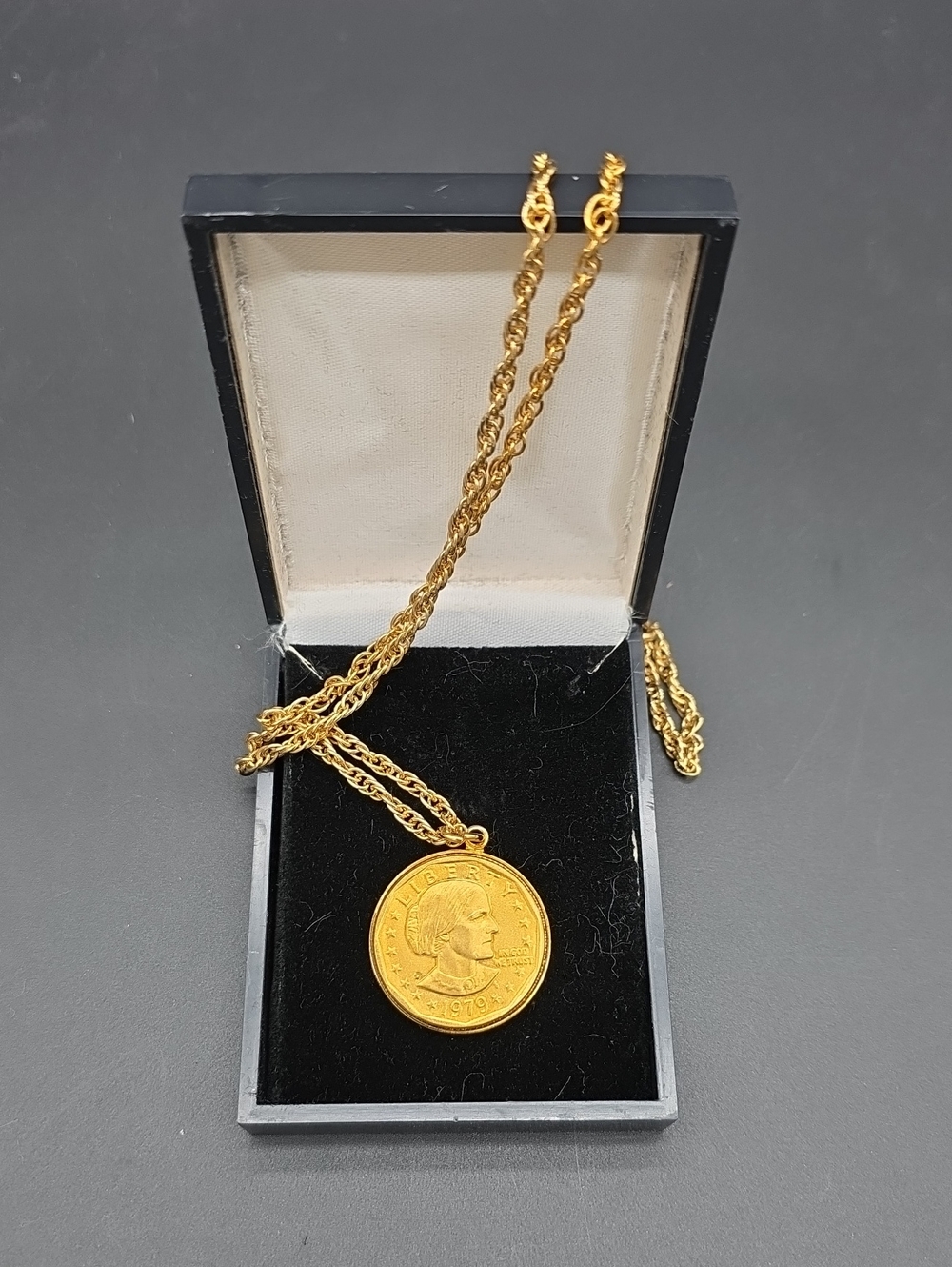 24k plated 1979 Susan B Anthony Gold-Tone Coin Pendant Necklace - Women Jewelry
